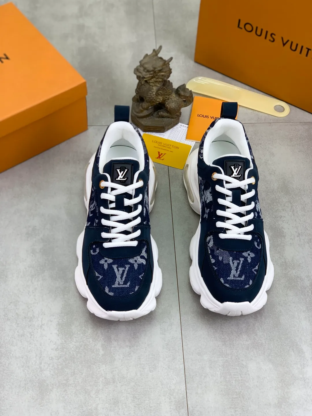 Men's men's shoes💰P440💰[New model]🆘[Louis Vuitton] LV official website latest model🎁casual and fashionable men's shoes👟hot style💥simple and elegant style, exclusive for trendy men. Unique official website latest brand elements👑original decoration, fashionable and generous, the fabric is made of original calfskin➕comfortable and breathable mesh lining➕pig skin lining ✅The official website specifies wear-resistant casual outsole, the classic model is taken in real life🎬Color: 5️⃣colors available😍Number of codes: 38-44 (45 46 customized)